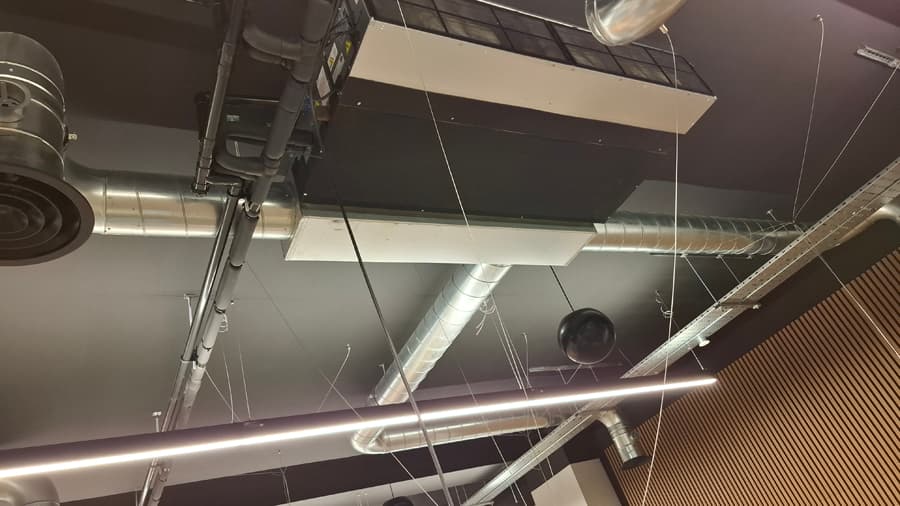 Commercial ductwork installation in restaurant